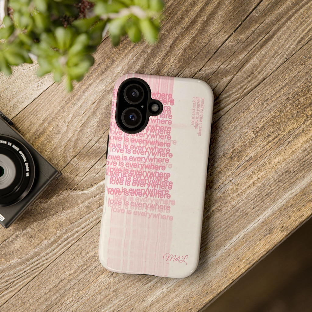 Love is Everywhere | Pink and White - Mare di Luna