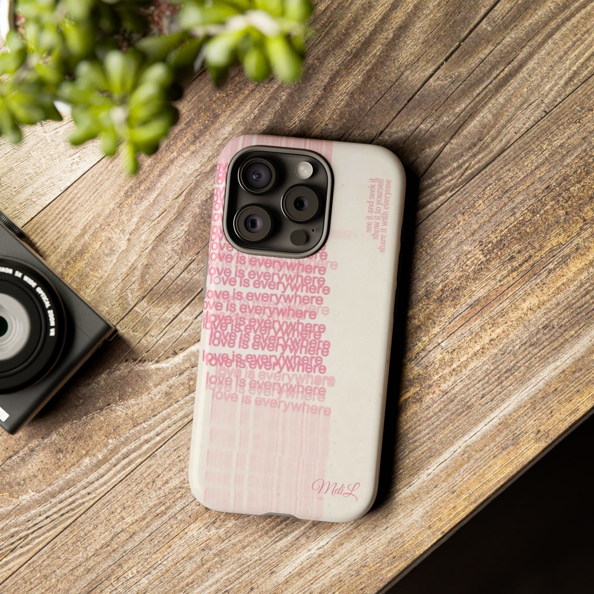 Love is Everywhere | Pink and White - Mare di Luna